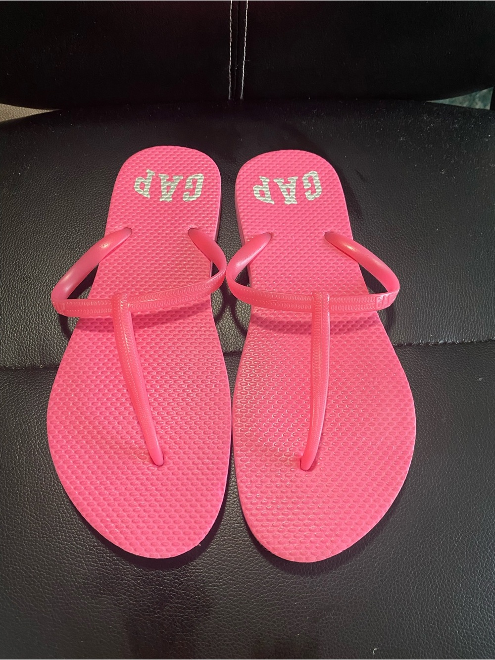 GAP Women's Hot Pink T-Strap Flip Flop Sandals size 9